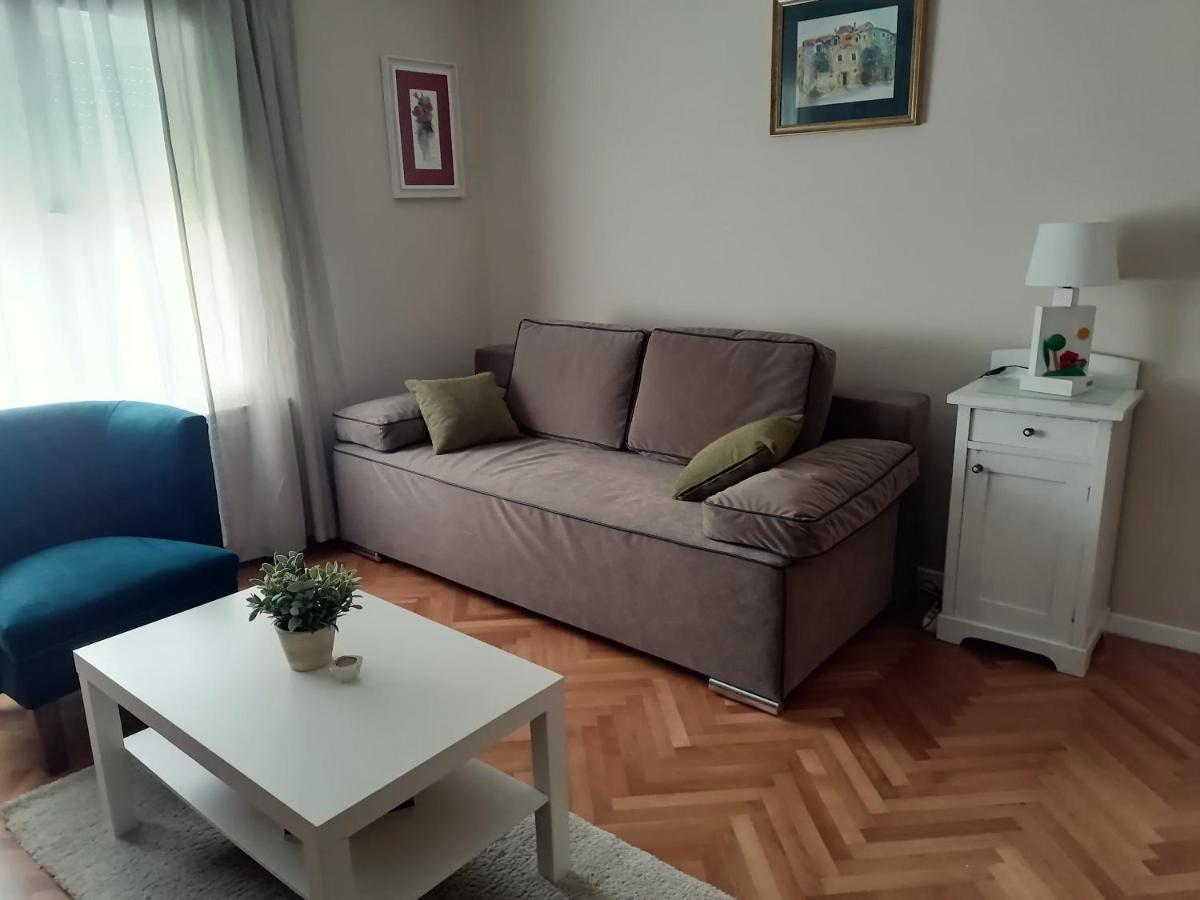 Holiday Home Modric Otocsán Kültér fotó