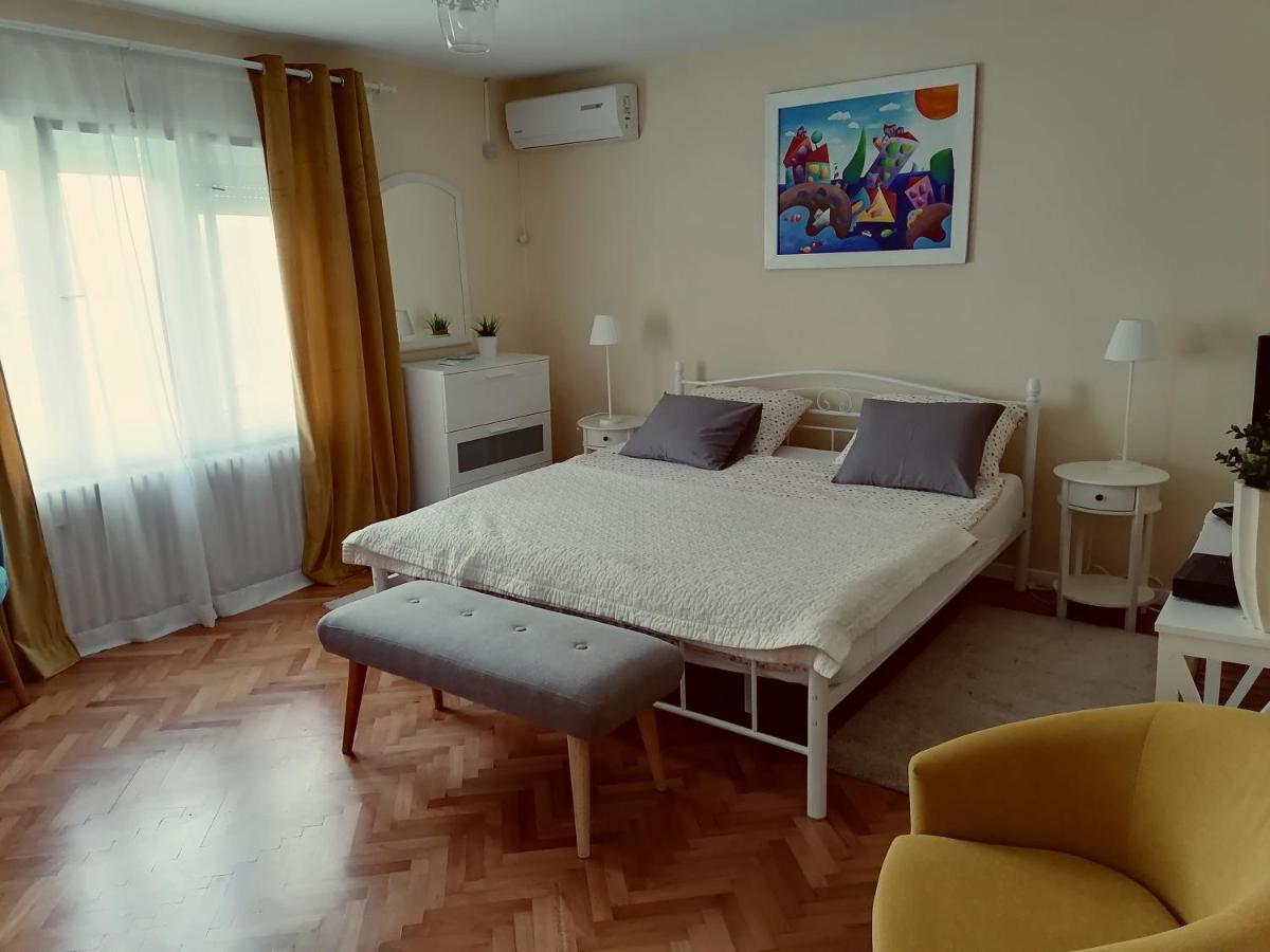 Holiday Home Modric Otocsán Kültér fotó