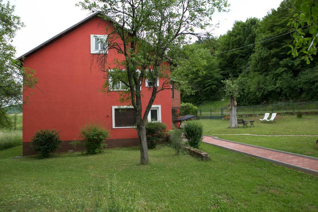 Holiday Home Modric Otocsán Kültér fotó