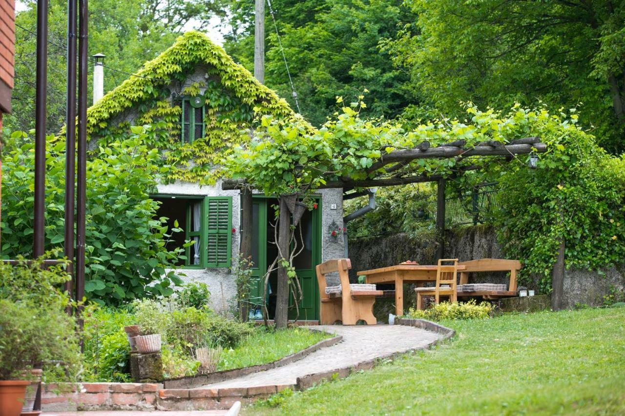 Holiday Home Modric Otocsán Kültér fotó