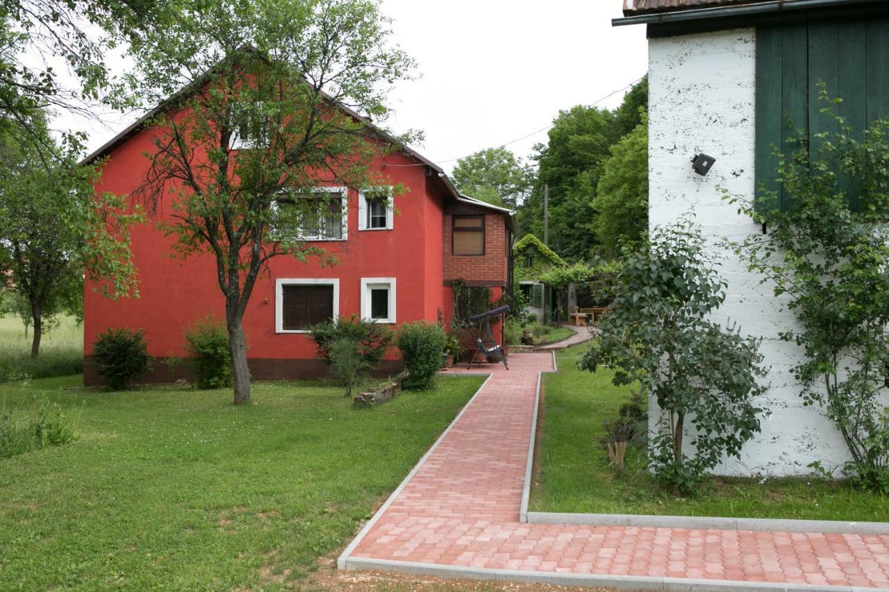 Holiday Home Modric Otocsán Kültér fotó