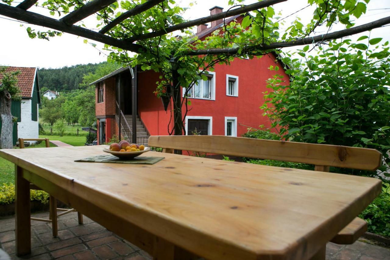 Holiday Home Modric Otocsán Kültér fotó