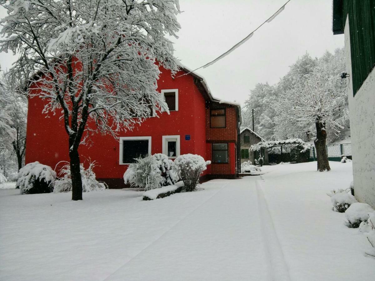 Holiday Home Modric Otocsán Kültér fotó
