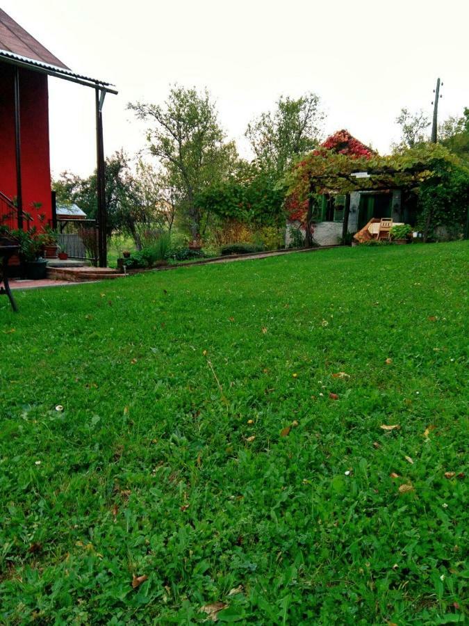 Holiday Home Modric Otocsán Kültér fotó