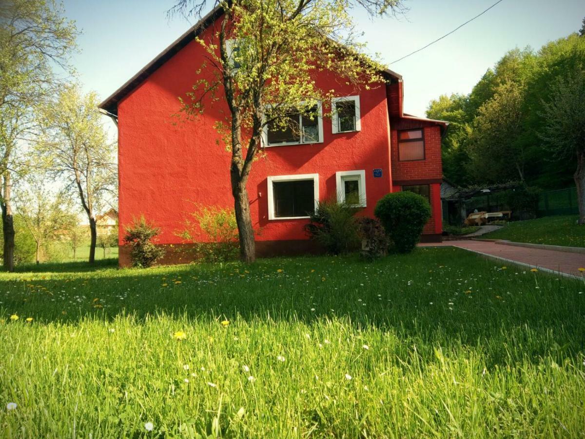 Holiday Home Modric Otocsán Kültér fotó